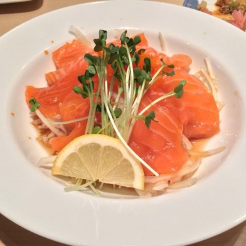 Sake sashimi with Maui onions(yanagi sushi)