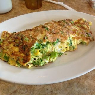 Broccoli and cheddar cheese omelet(Brownstone Diner )