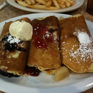 Pancake rolls (blueberry, strawberry and apple)(Brownstone Diner )