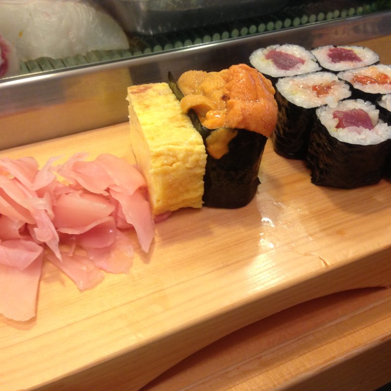 セット寿司（にぎり7＋巻物1＋みそ汁1）(大和寿司 （だいわすし）)