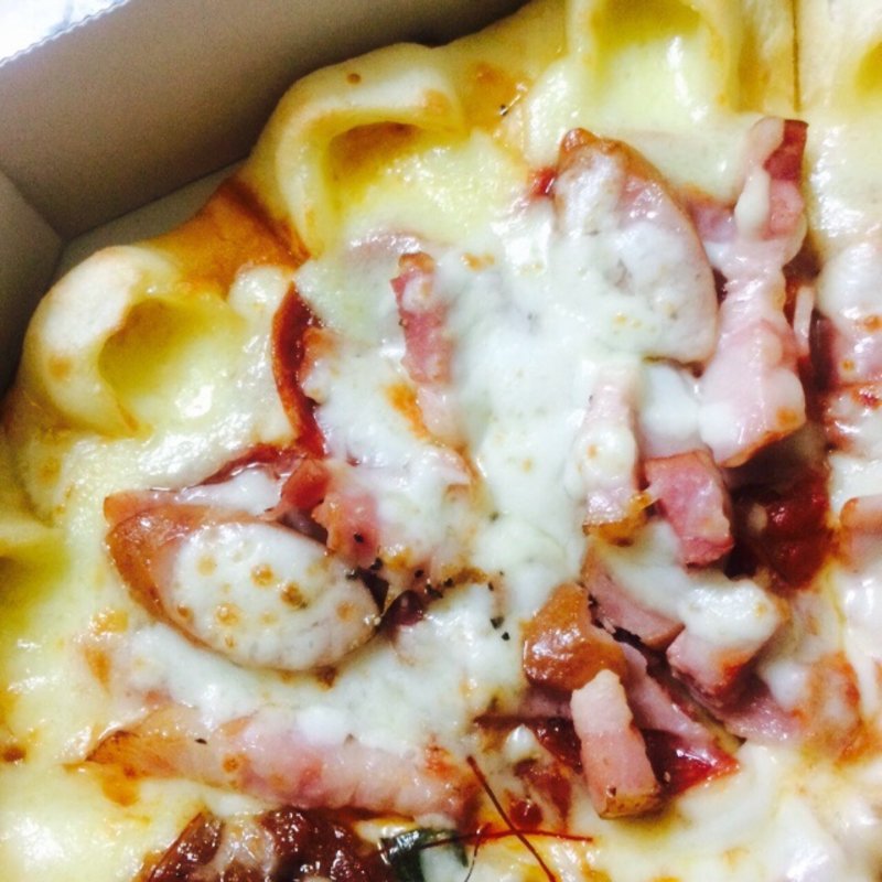 チージーポケット 熟成ベーコンのジューシーミート(ピザハット 中標津店 )