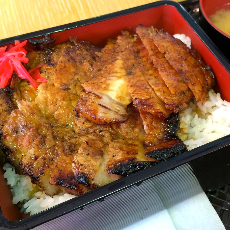 ぶた丼（しょうゆ）(豚肉専門とんとん拍子)