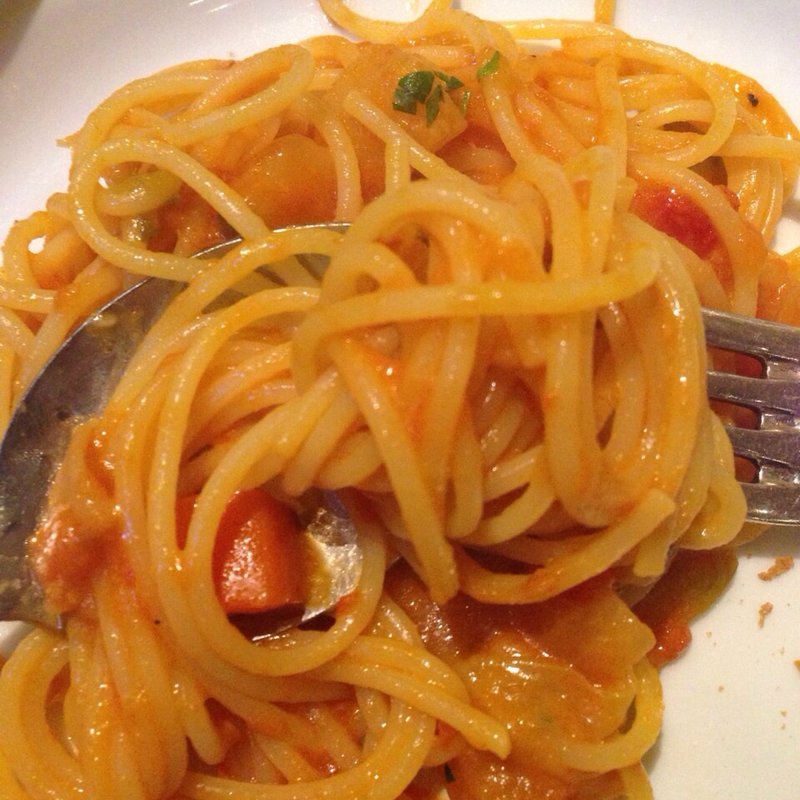 全粒粉リングイネ 野菜のトマトソース(Trattoria Cacciucco)