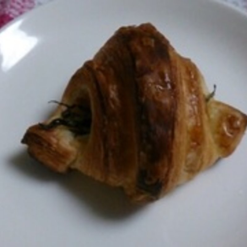 九条ネギのクロワッサン(Cafe Bibliotic Hello! （カフェ ビブリオティック ハロー！）)