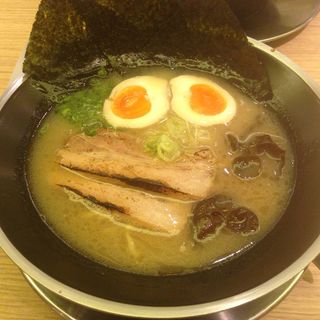 Wスープ豚骨ラーメン(三宝亭)