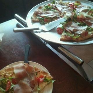 Pizza Sorrentina ~ prosciutto, cherry tomatoes, fresh arugula, grated pecorino romano, mozzarella(Trattoria La Sorrentina)