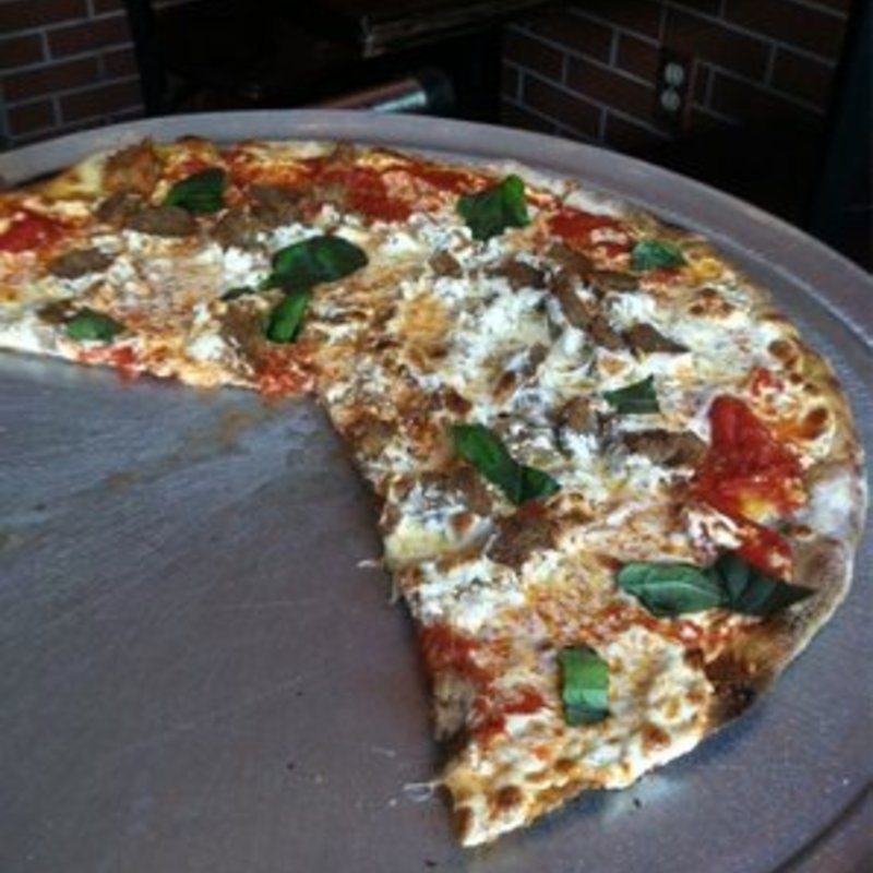 Pizza polpettina (meatballs)(Trattoria La Sorrentina)