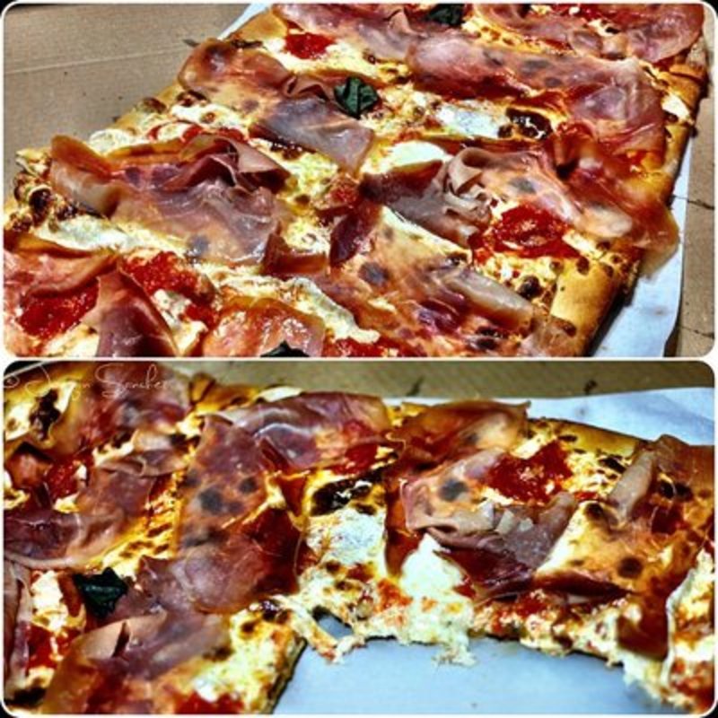 Margherita with prosciutto(Trattoria La Sorrentina)