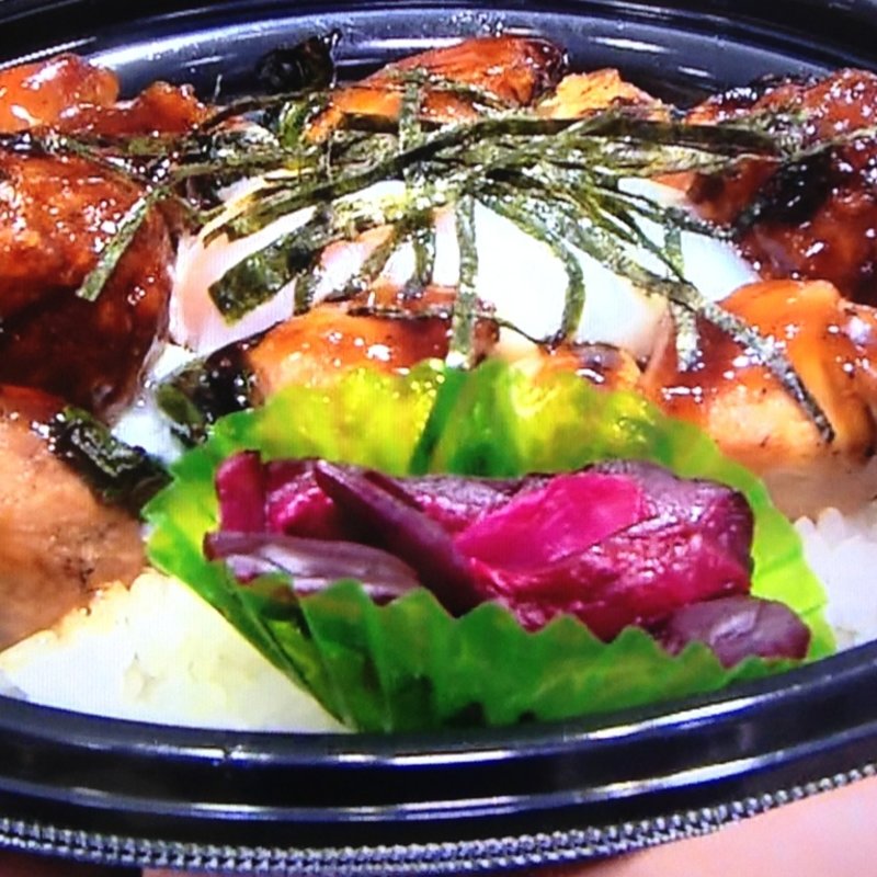 炭火焼やきとり＆つくねのよくばり丼　とろ～り半熟卵添え(正起屋 大丸梅田店 )