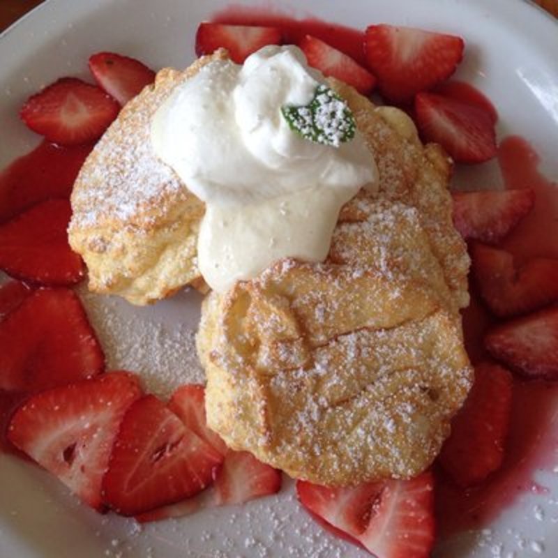 Baked eggs with shrimp(Cream Pot)