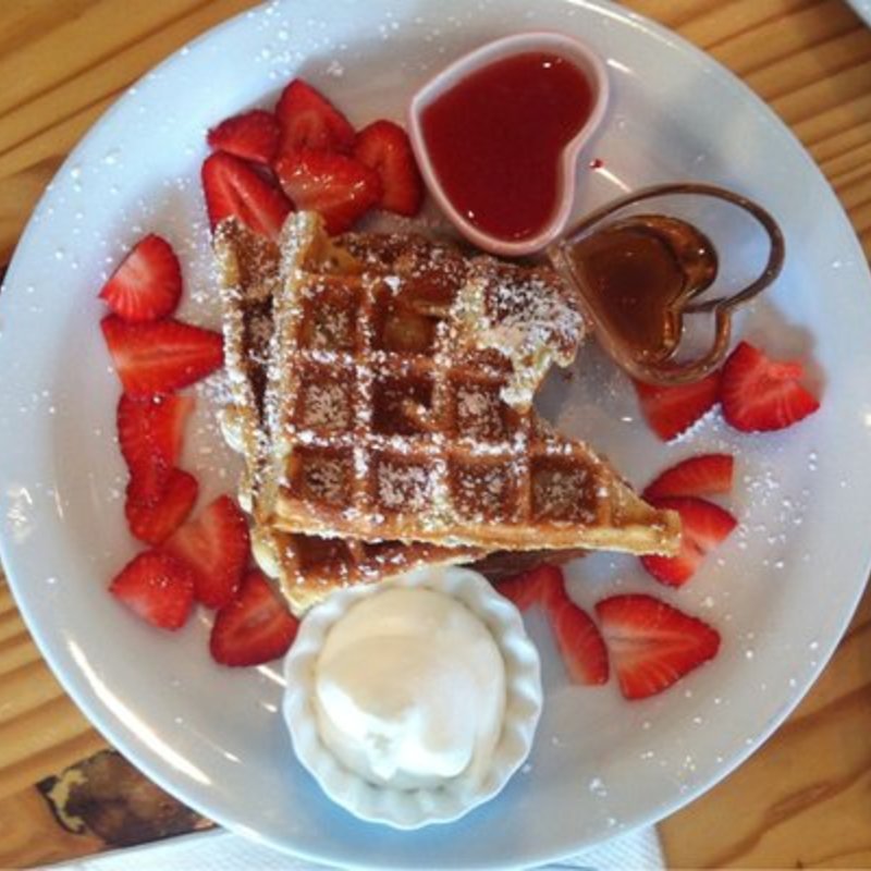 Strawberry waffles(Cream Pot)