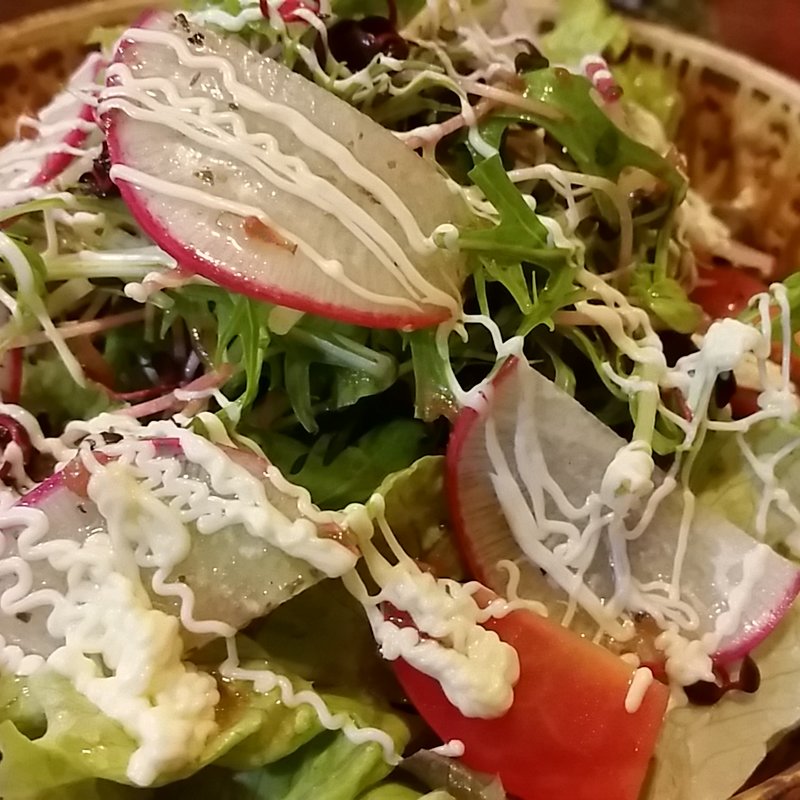 玉ねぎドレッシングのサラダ(なんば よっちょれ 庄屋はん)