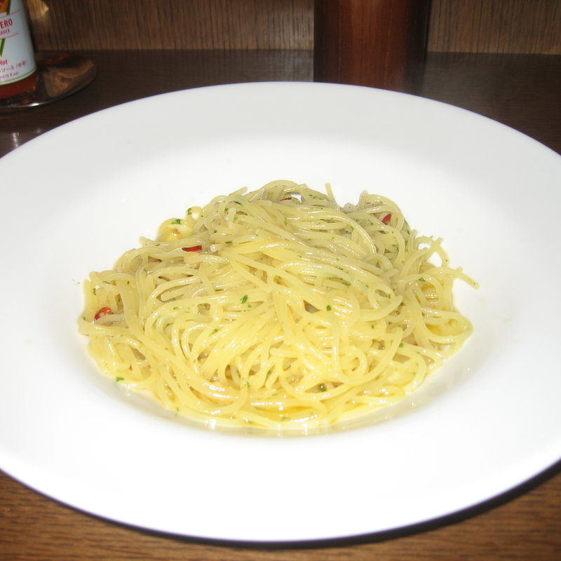 にんにくたっぷりペペロンチーノ(GRILL AND ITALIAN BAR PELLICANO)