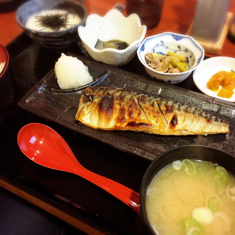 サバの塩焼き定食(鉄板焼き 璃珠)