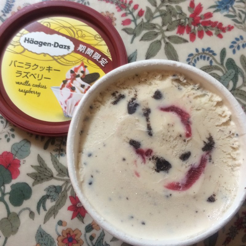 バニラクッキーラズベリー(ハーゲンダッツジャパン（株）)