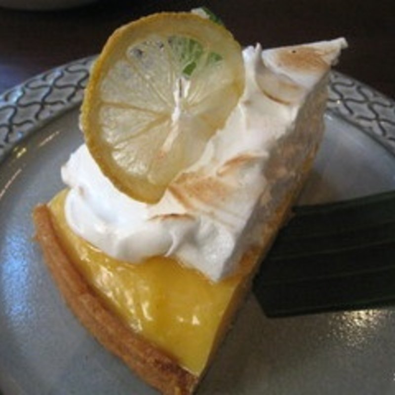 レモンメレンゲパイ(Cafe Bibliotic Hello! （カフェ ビブリオティック ハロー！）)