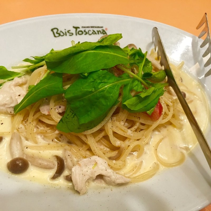 鶏とキノコのクリームパスタ (Bois Toscana)