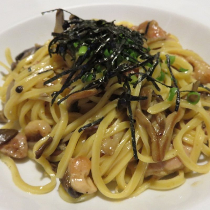 鶏もも肉とキノコの焦がし醤油パスタ(PalFiore)