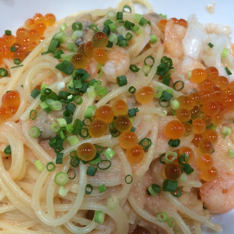 たっぷり博多「ふくや」明太子と魚介のスパゲッティ　イクラを添えて(PIZZERIA 1830 多摩南大沢)