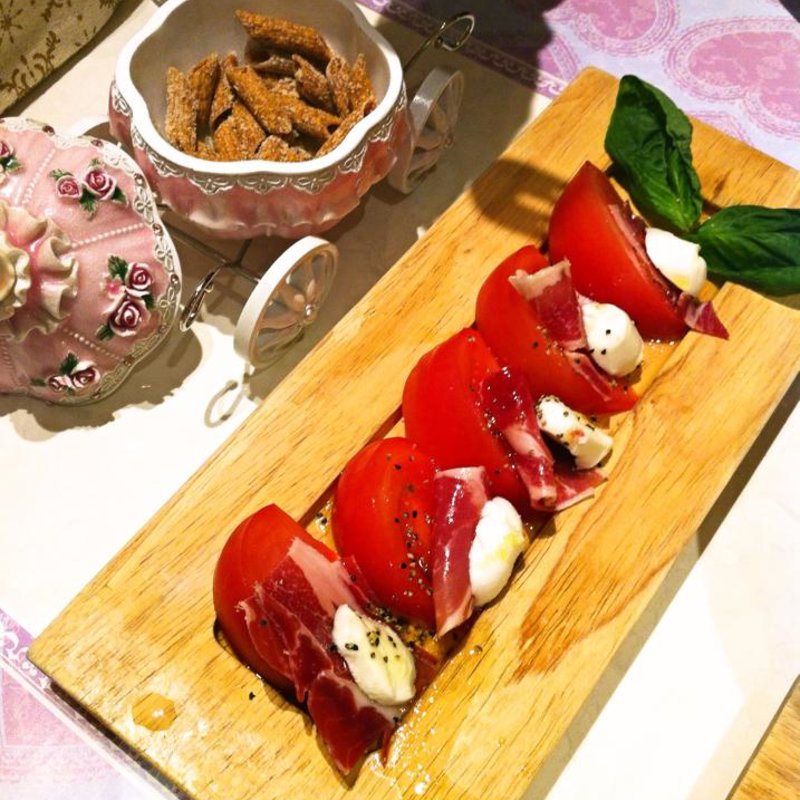 モッツァレラと生ハムのカプレーゼ(Cinderella Charming （シンデレラ チャーミング）)