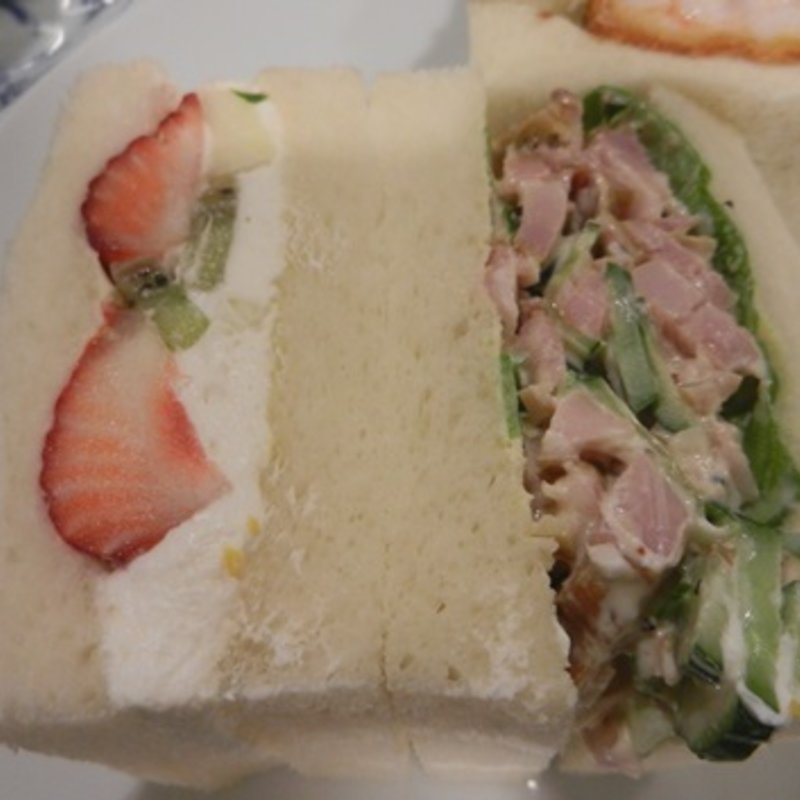 フルーツ＆スモークチキンサラダ(さえら)