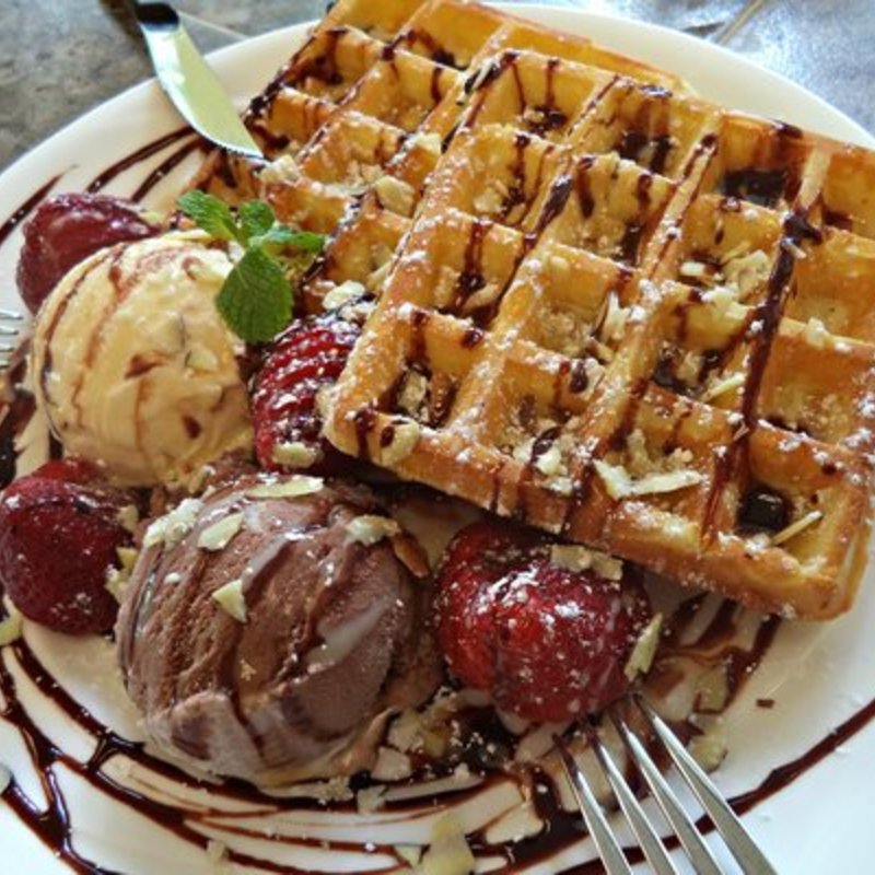 Ice Cream and Waffles(Hot Gossip Cafe)