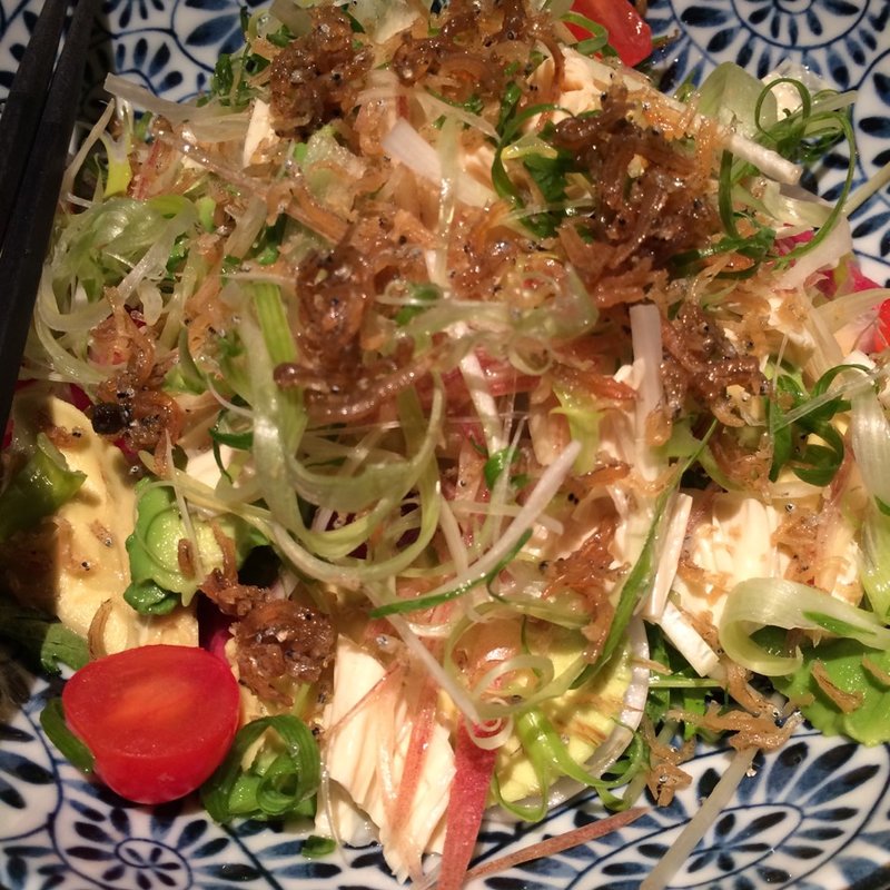 湯葉とアボカドのサラダ(もつ吉 本店)