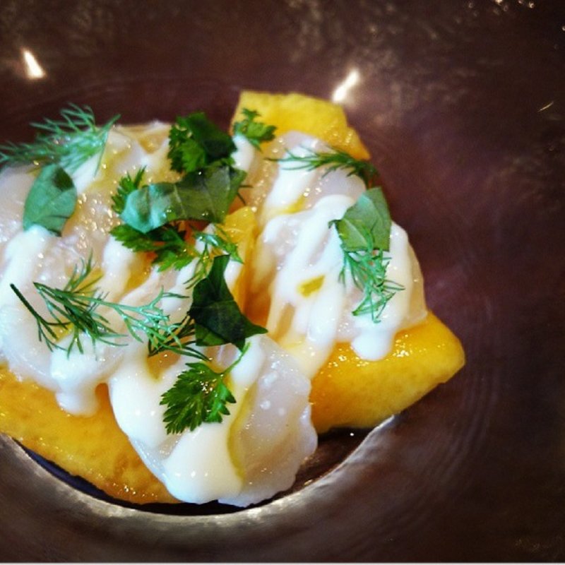 ホタテと黄桃 ヨーグルトソース(ランデヴー・デ・ザミ)