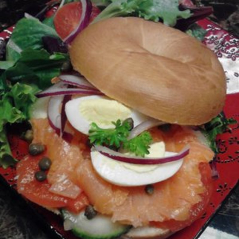 smoked salmon lox and bagel (Art Cafe Nostalgia)