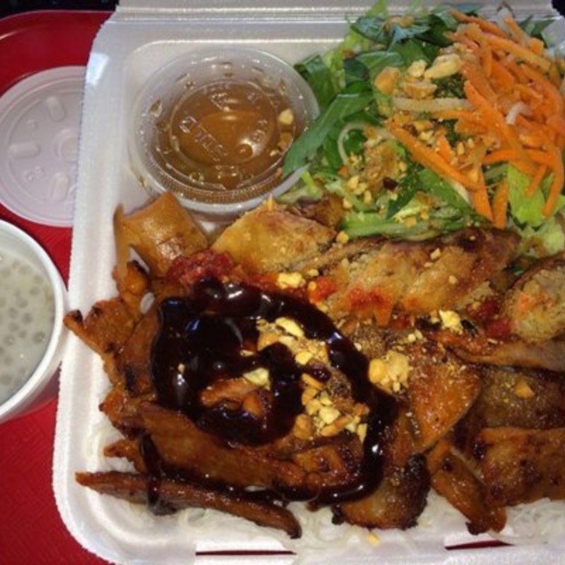 BBQ pork & spring roll (Diem Cafe)