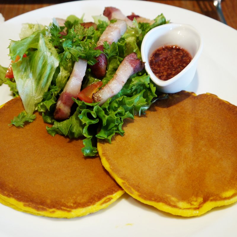 茶美豚サラダ　パンケーキランチ(ラ テラス カフェ エ デセール （La Terrasse Cafe et dessert）)