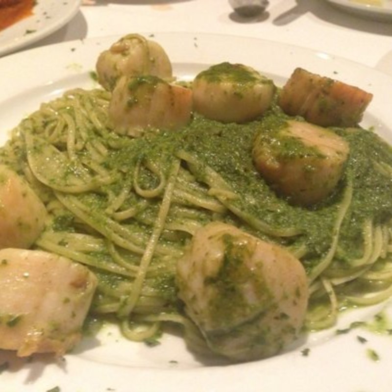 Linguini with pesto and scallops(Paesano)