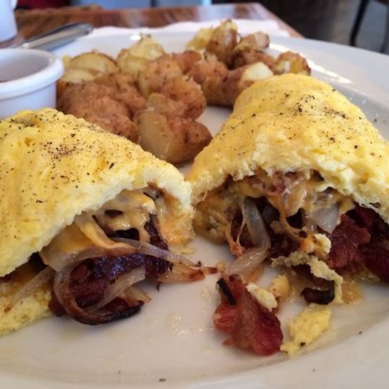 Bacon cheddar omelette(Yogur Story)