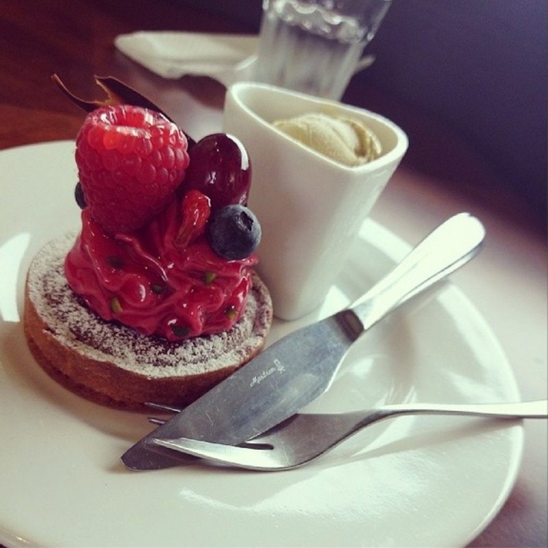 イスパハン(サロン・ド・テ，シャルルフレーデル)