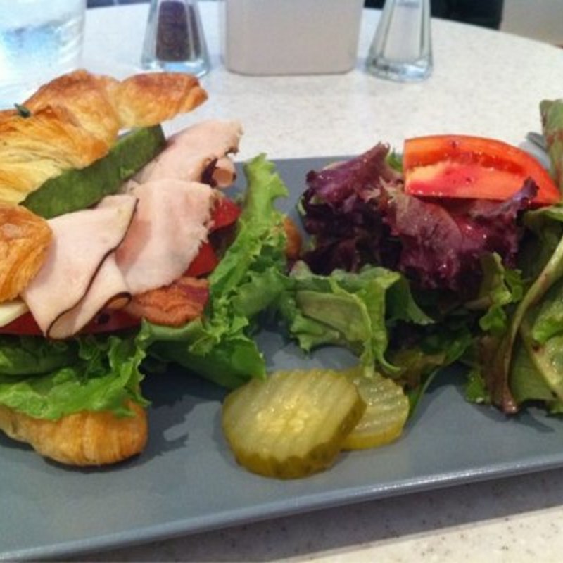 croissant club w/avocado & mixed greens(Yogur Story)