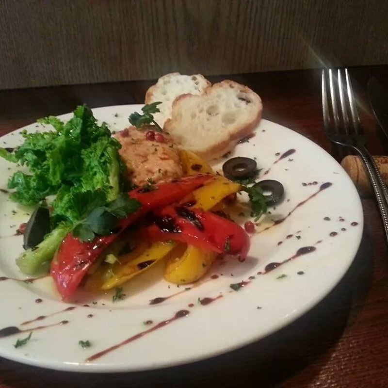 パプリカの菜の花添え(ビストロオチアイ)