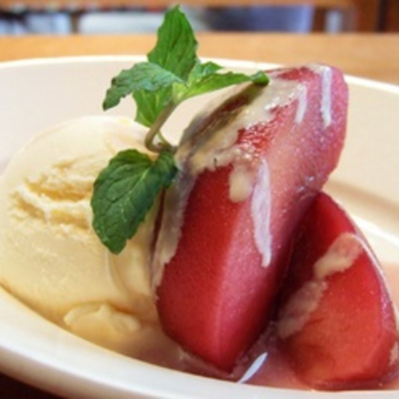 りんごのコンポート アイス添え(かもがわカフェ )