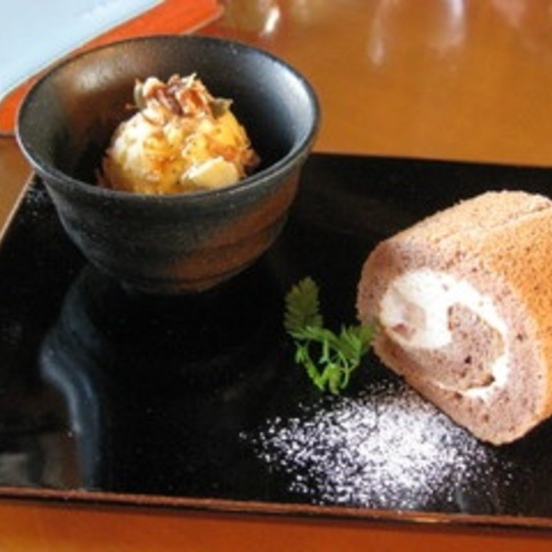 苺とココアのロールケーキセット(茂庵（もあん）)