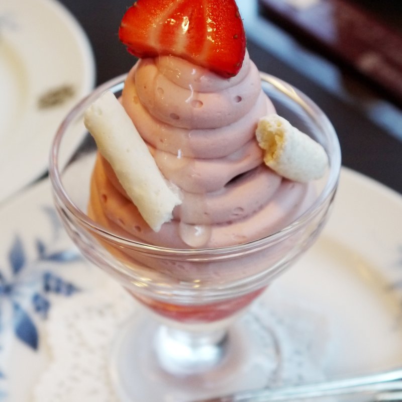 イチゴのパルフェ(奈良ホテル ティーラウンジ )
