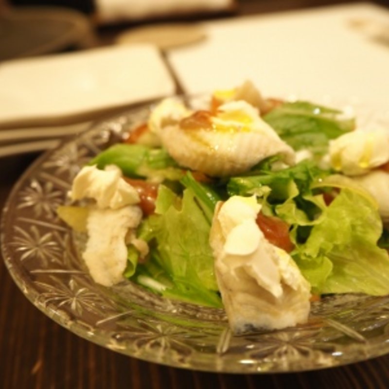 うなぎとチーズと酒盗のサラダ(入谷鬼子母神門前のだや)