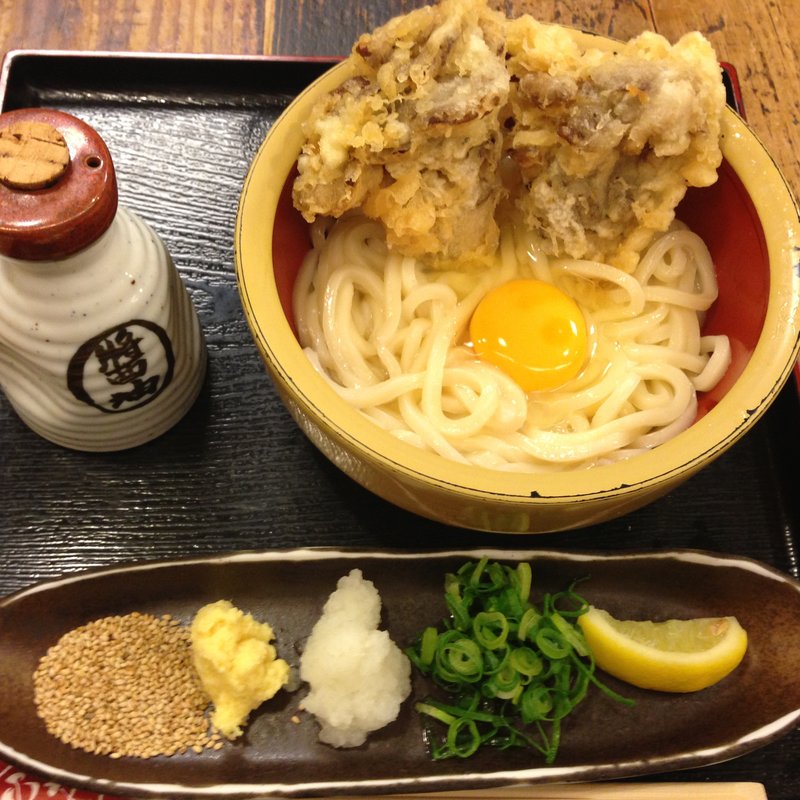 釜玉（まいたけ天・半分トッピング）(うどん 兎麦 umugi)