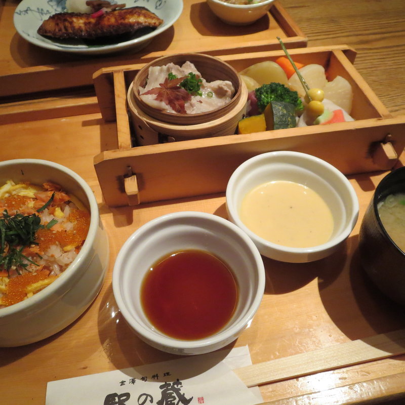 能登産豚と旬野菜の蒸籠蒸し膳(駅の蔵)