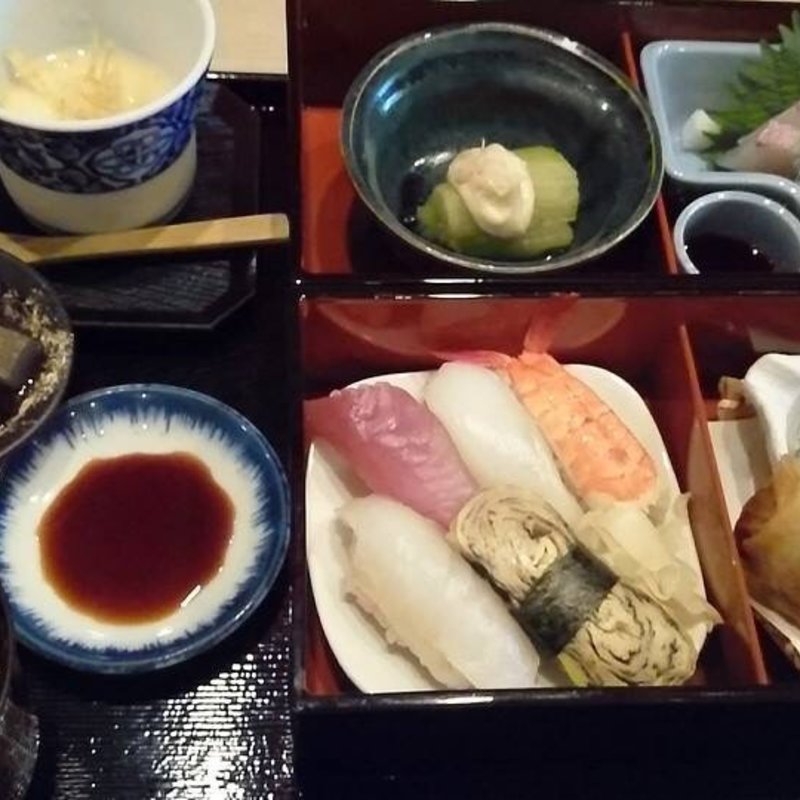 おまかせにぎり定食(すしと酒 手水や)