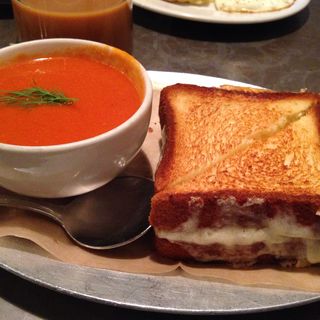 Cheddar & Mozzarella(The Queens Kickshaw)