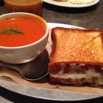 Cheddar & Mozzarella(The Queens Kickshaw)