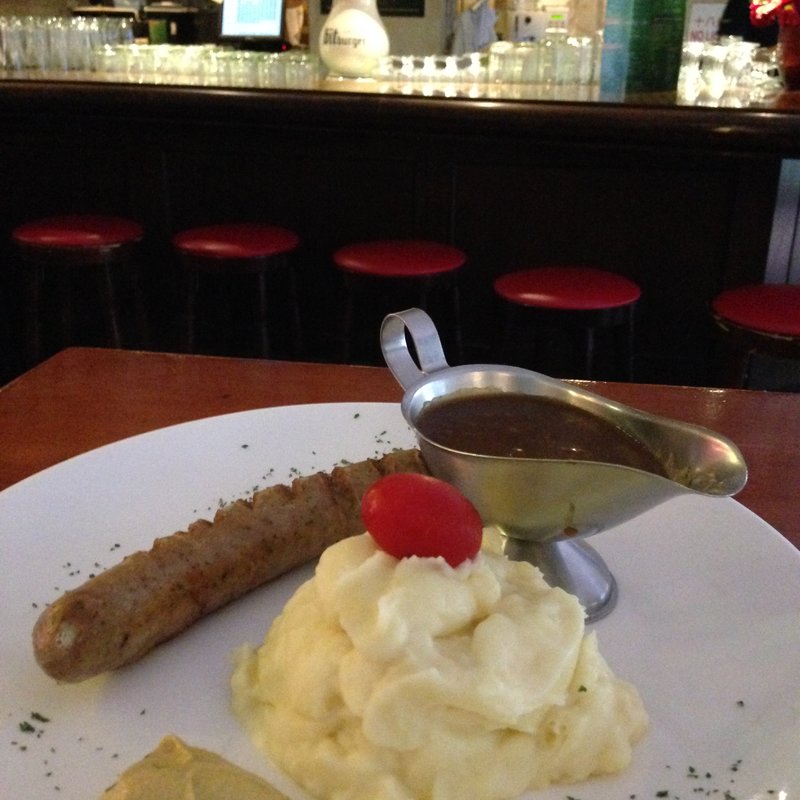 ドイツソーセージとマッシュポテト(Biergarten)