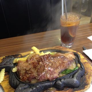 名物のステーキ(花園餐廳)