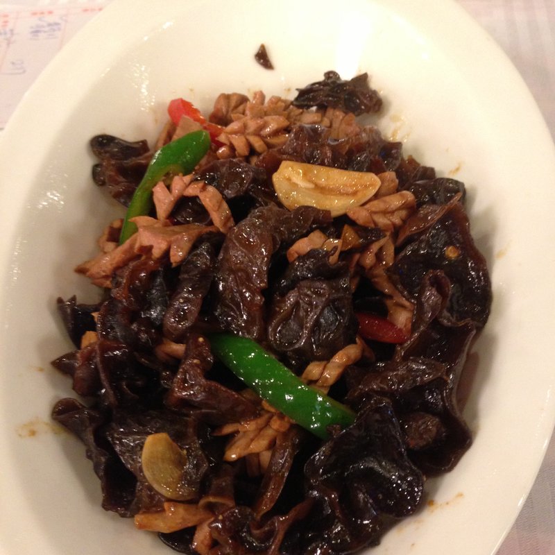 きくらげとホルモンの辛炒め(長安大飯店)