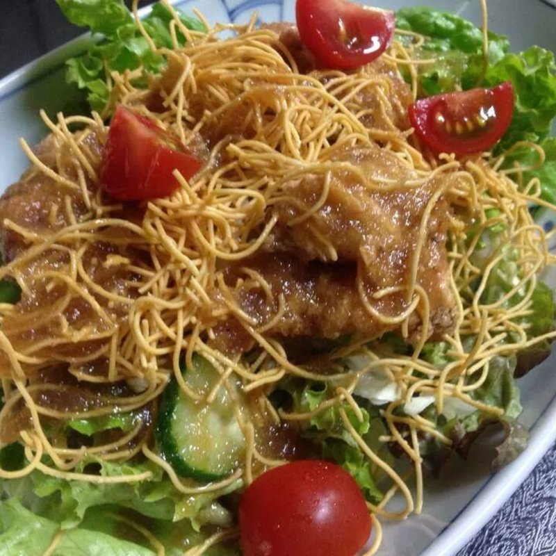 鳥の唐揚げパリパリ麺サラダ(ごはん屋 たんぽぽ )