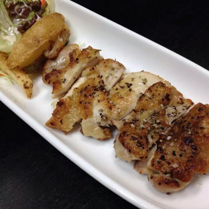 鳥もものハーブソテー(ごはん屋 たんぽぽ )